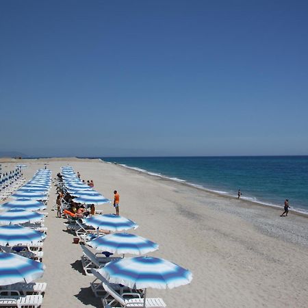Club Esse Aquilia Beach Village 바돌라토스타지오네 외부 사진