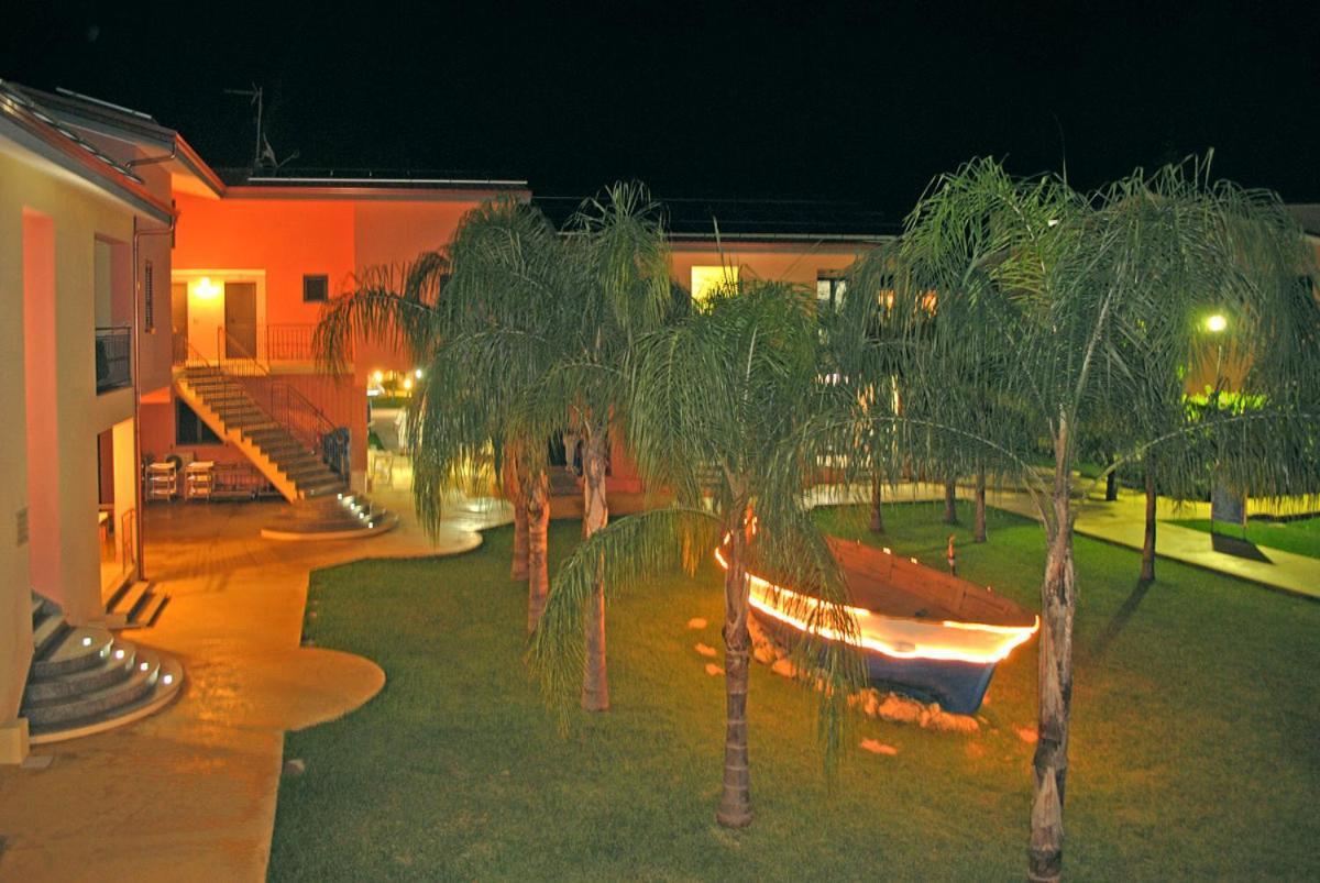 Club Esse Aquilia Beach Village 바돌라토스타지오네 외부 사진