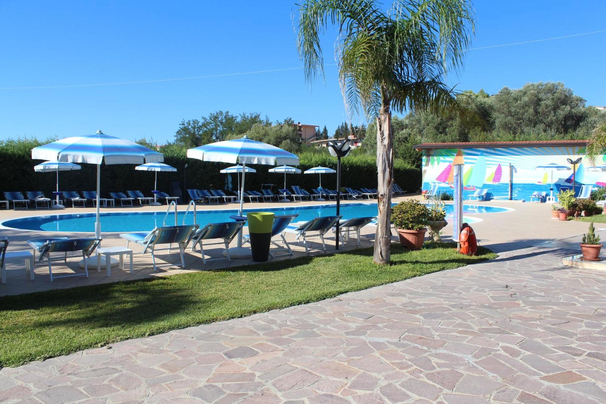 Club Esse Aquilia Beach Village 바돌라토스타지오네 외부 사진
