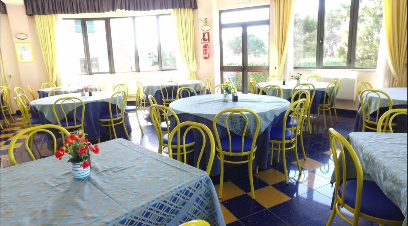 Club Esse Aquilia Beach Village 바돌라토스타지오네 외부 사진