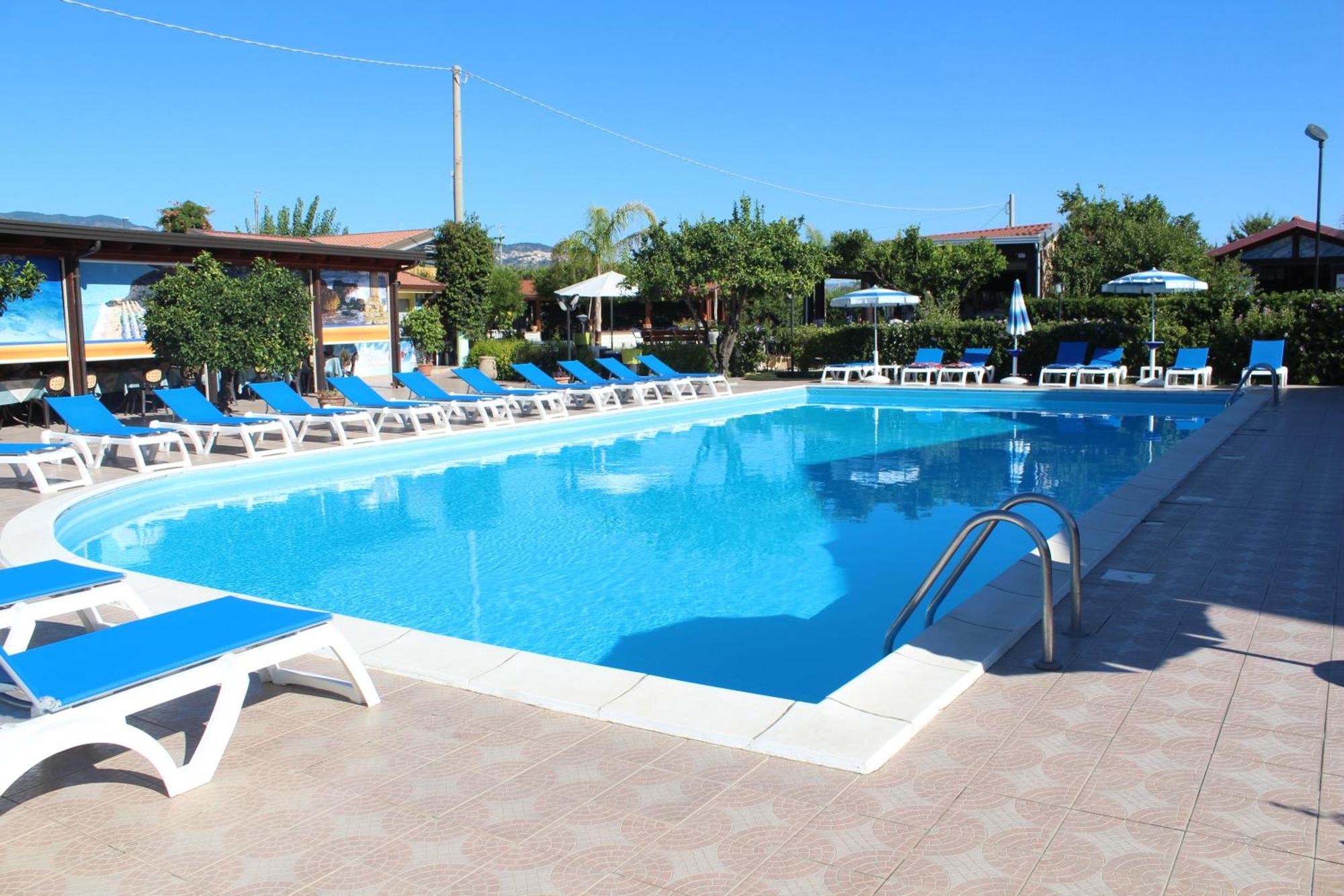 Club Esse Aquilia Beach Village 바돌라토스타지오네 외부 사진