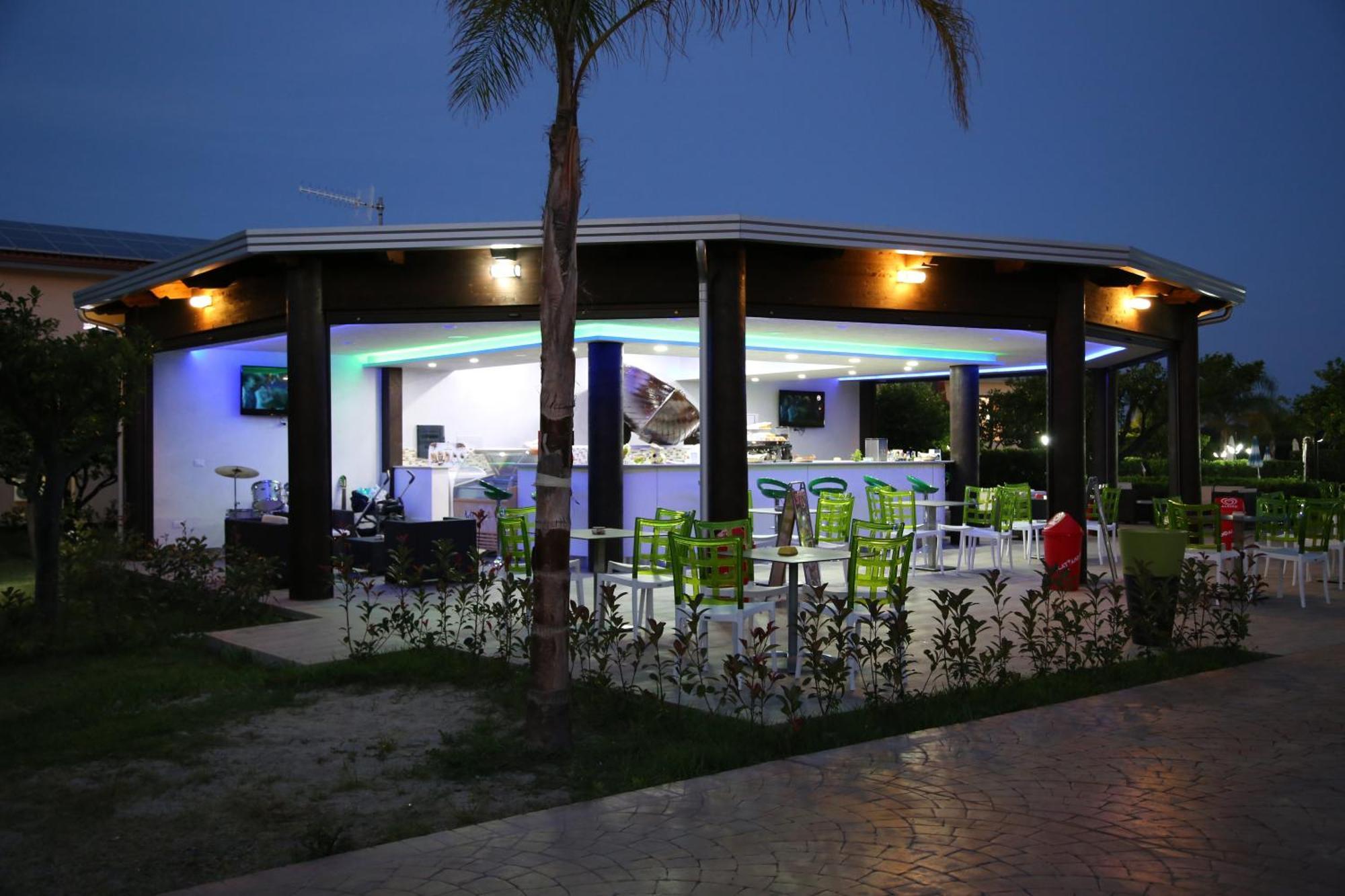 Club Esse Aquilia Beach Village 바돌라토스타지오네 외부 사진